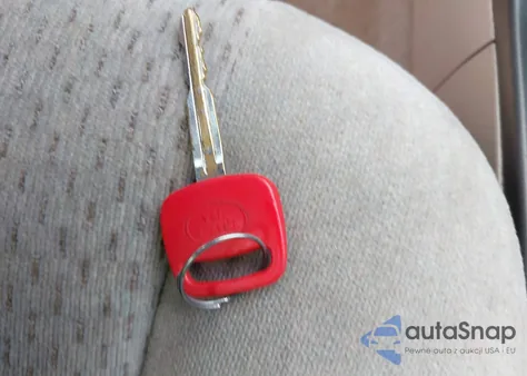 2004 Toyota Camry Le z USA, uszkodzony, nr VIN 4T1BE32K44U887767